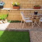 Mikaela Planta Baja-con Patio Appartement