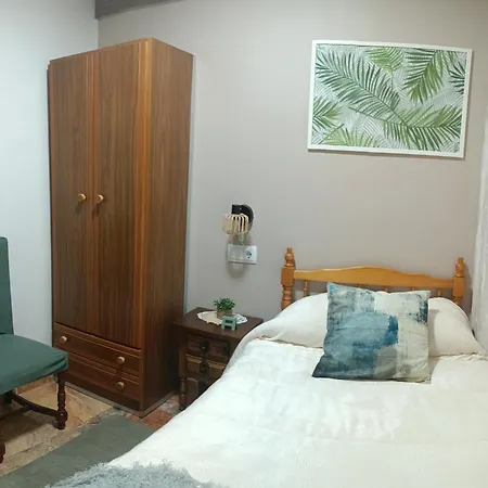 Mikaela Planta Baja-con Patio Apartment *