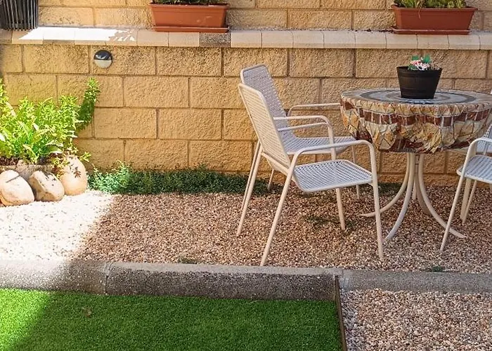 Mikaela Planta Baja-con Patio 아파트